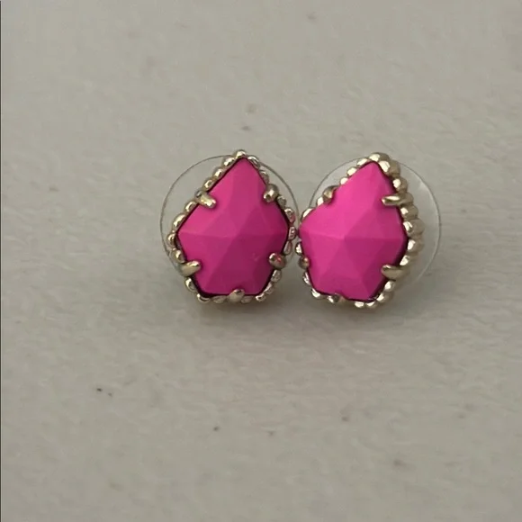 New Kendra Scott Tessa Gold Stud Earrings In Magenta - Picture 1 of 3